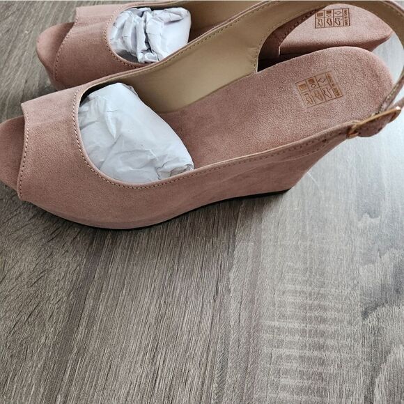 Women's SUEDE PLATFORM SANDALS IS PINK COLOR SIZE 7 . - Picture 1 of 6